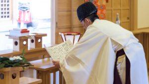 お宮参りは【どこで】するの？どの神社でもいいの？お寺はダメなの？