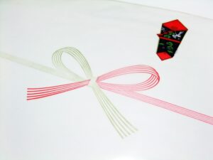 銀婚式の贈り物につける【のし紙】の書き方。宛名は必要？