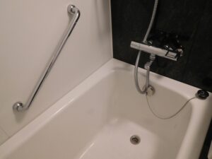 オキシ漬けで風呂の床を掃除する適切な量は？失敗しないやり方を解説！