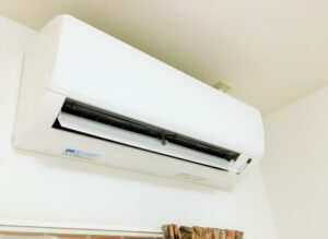 エアコンからゴキブリが出てくるのは嘘？侵入経路と確認方法・正しい対策を徹底解説！