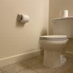 トイレ尿こぼれの床掃除はどうする？原因と簡単にできる対策方法を解説