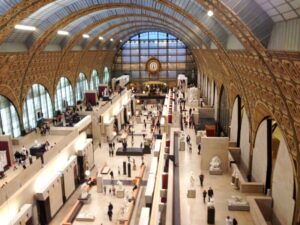 お盆の美術館は混雑する？空いている日や時間帯の狙い目を解説